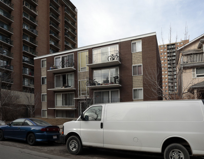 1328 15 Av SW in Calgary, AB - Building Photo - Building Photo