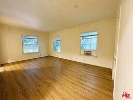 127 N Doheny Dr in West Hollywood, CA - Building Photo