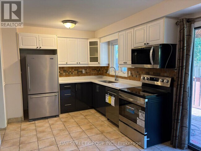 16 Tinti Pl in Vaughan, ON - Building Photo - Building Photo