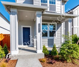 14921 202nd Ave E in Bonney Lake, WA - Foto de edificio - Building Photo