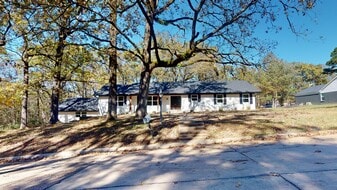 10 Sweetbrush Ave in Texarkana, TX - Building Photo