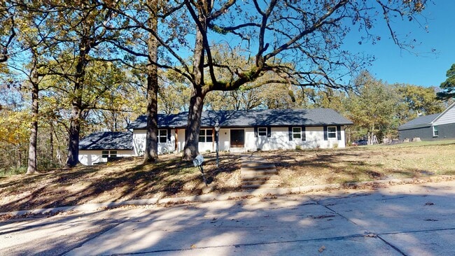 property at 10 Sweetbrush Ave