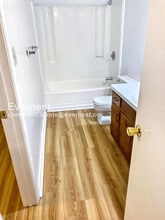 532D Neck-O-Land Rd in Williamsburg, VA - Foto de edificio - Building Photo