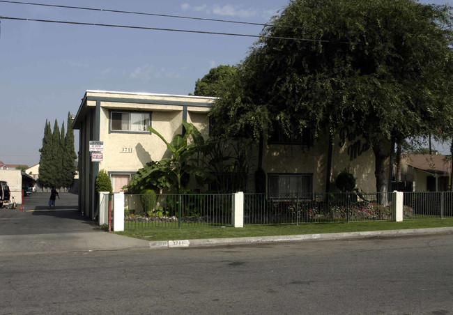 Penn Mar Apartments in El Monte, CA - Foto de edificio - Building Photo