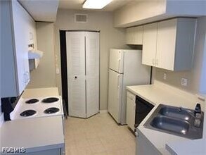 13625 Eagle Ridge Dr in Ft. Myers, FL - Building Photo - Building Photo
