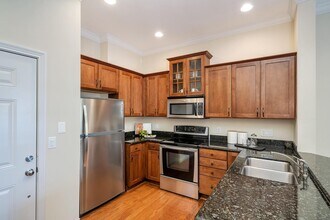 252 Stetson St, Unit 204 in Cincinnati, OH - Foto de edificio - Building Photo