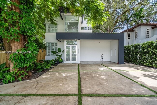 5720 SW 24th St in Miami, FL - Building Photo - Building Photo