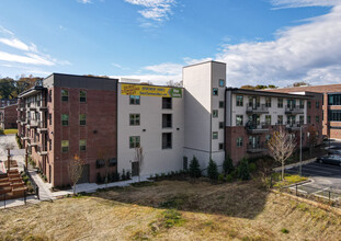 Quest Commons West in Atlanta, GA - Building Photo - Building Photo