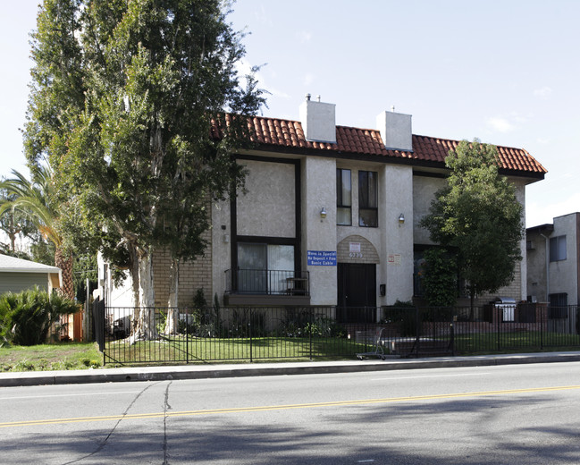 6739 Coldwater Canyon Ave in North Hollywood, CA - Building Photo - Building Photo