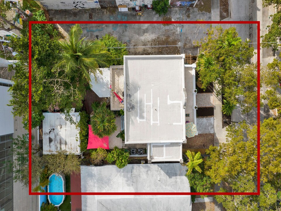 18 NE 42nd St in Miami, FL - Building Photo