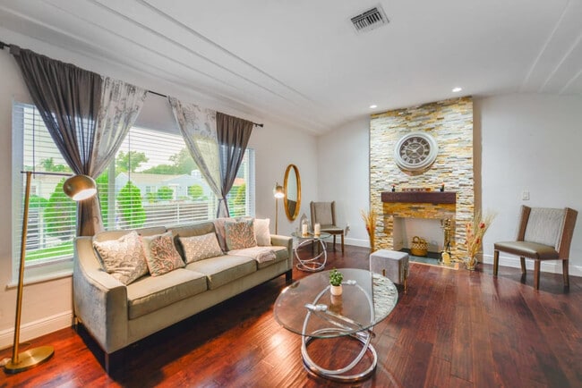 749 NE 82nd St in Miami, FL - Building Photo - Building Photo