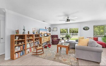1612 SE Cascella Ct in Port St. Lucie, FL - Building Photo - Building Photo