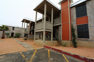 Seven Towers Apartments in Austin, TX - Building Photo - Building Photo