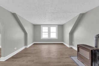 1724 Burgess Rd in Cleveland, OH - Foto de edificio - Building Photo