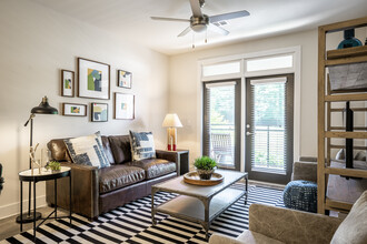 The Kirkwood Apartments at Edgewood in Atlanta, GA - Foto de edificio - Interior Photo