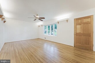 13805 Fulmer Dr in Chantilly, VA - Building Photo - Building Photo