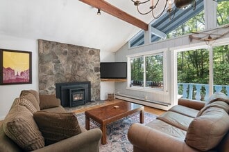 35 Strattonwald Rd in Winhall, VT - Building Photo - Building Photo