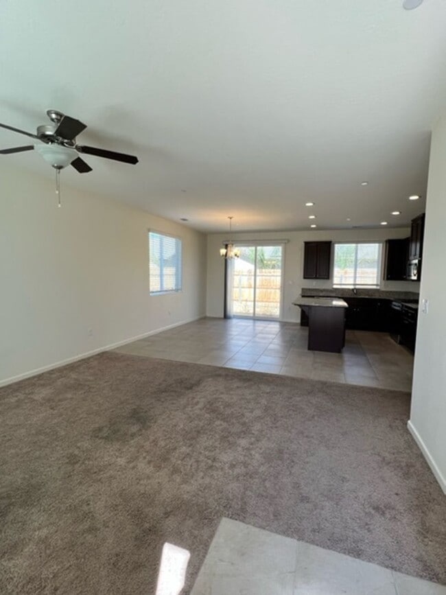 3306 Manchester St in Tulare, CA - Building Photo - Building Photo