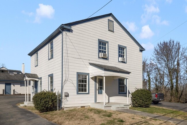 3806 Memorial Blvd in Kingsport, TN - Building Photo - Building Photo