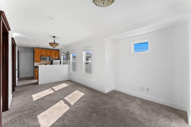 3330 Collier Ave in San Diego, CA - Foto de edificio - Building Photo