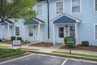 Village at Willow Lake in North Augusta, SC - Foto de edificio - Building Photo