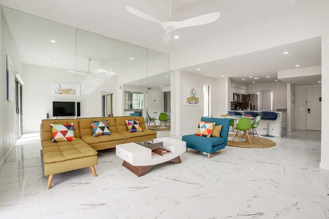 829 E Arenas Rd in Palm Springs, CA - Building Photo
