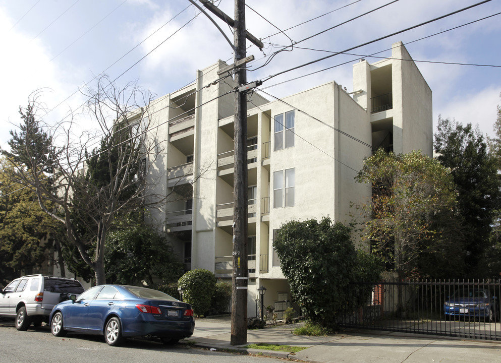 Bellevue Apartments in Oakland, CA - Building Photo