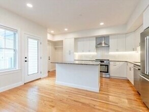 210 Adams St in Waltham, MA - Building Photo - Building Photo