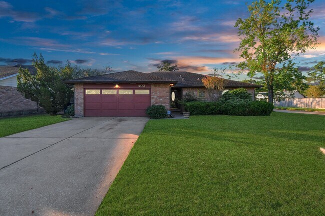 403 Westwood Dr in Friendswood, TX - Building Photo - Building Photo
