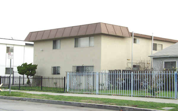6102 11th Ave in Los Angeles, CA - Foto de edificio