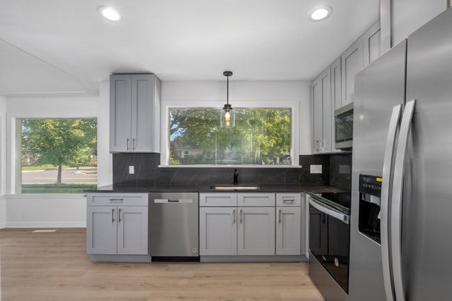 2635 Fuller Ave NE in Grand Rapids, MI - Foto de edificio - Building Photo