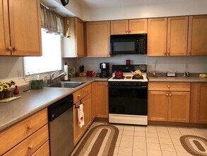86 Chapel St, Unit 1 in Newton, MA - Building Photo - Building Photo