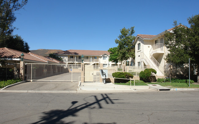 Stoll House in Thousand Oaks, CA - Building Photo - Building Photo