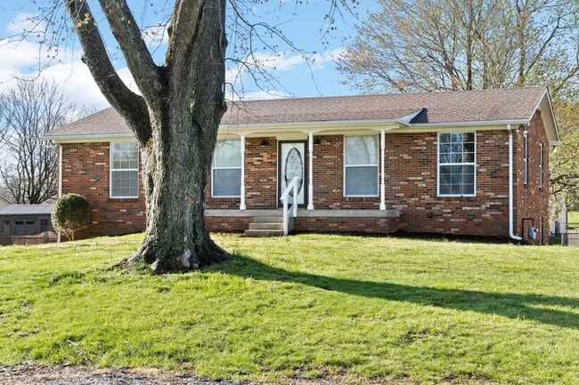 110 Rainbow St in Clarksville, TN - Building Photo - Building Photo