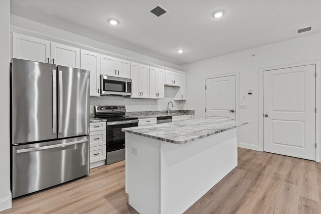 386 St John St
