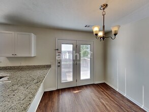 2114 Debbie Ln in La Vergne, TN - Foto de edificio - Building Photo