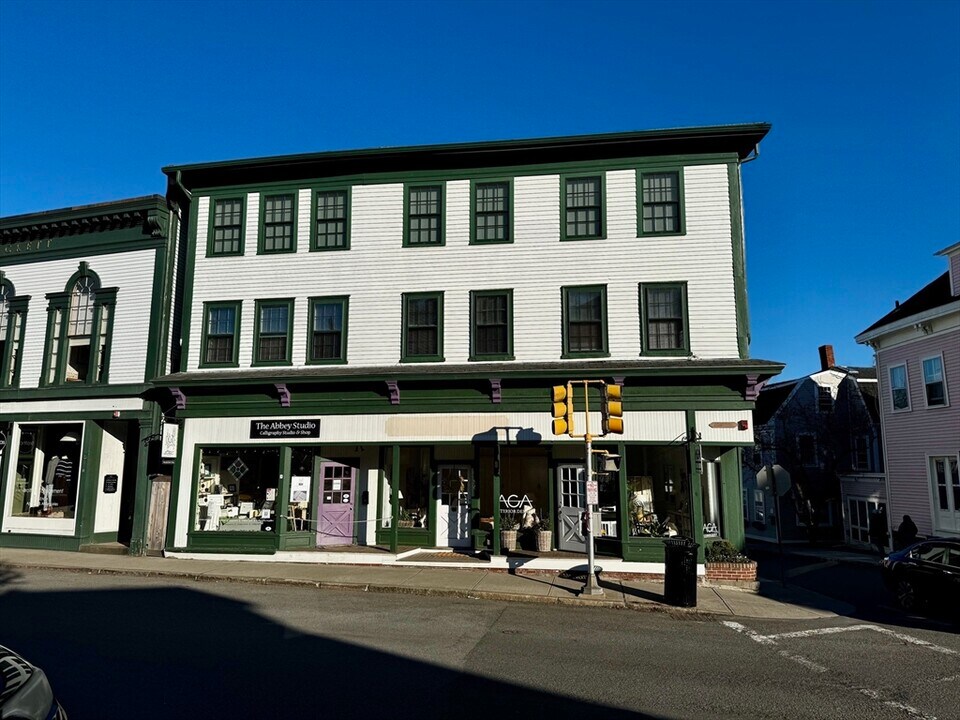 84 Washington St in Marblehead, MA - Building Photo