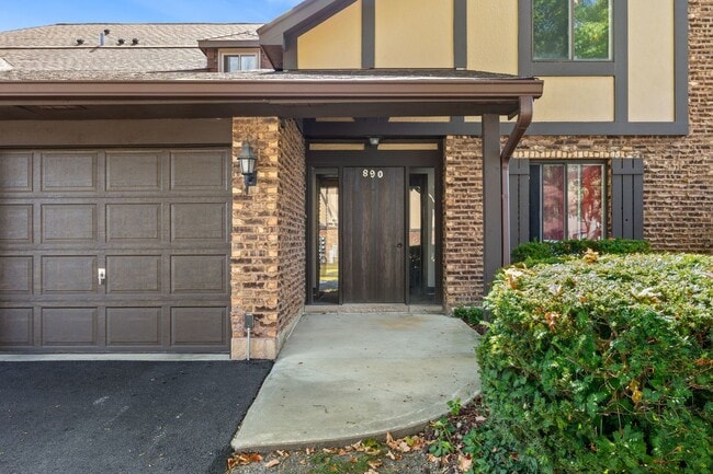 890 Sheldon Ct in Wheaton, IL - Building Photo - Building Photo