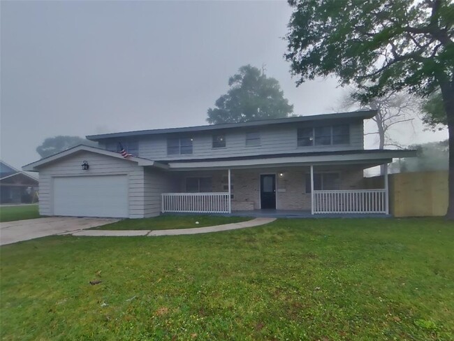 property at 1800 Woodlawn Dr