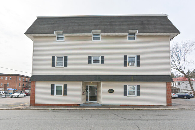 16 Richards Ave, Unit 301 in North Attleboro, MA - Foto de edificio - Building Photo