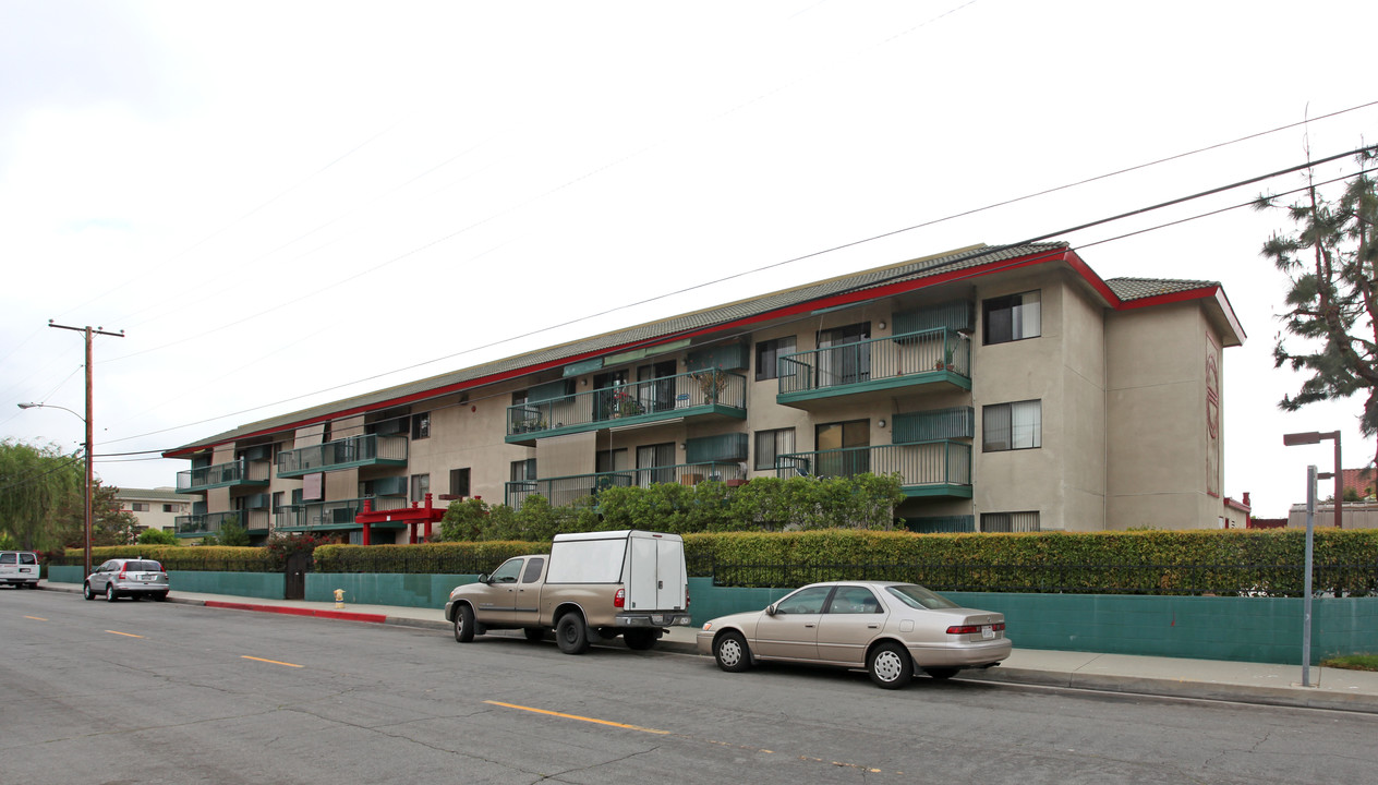 Golden Age Village in Monterey Park, CA - Foto de edificio