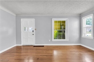 13207 Grannis Rd in Garfield Heights, OH - Building Photo - Building Photo