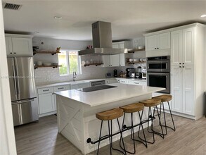 8921 SW 48th St in Miami, FL - Building Photo - Building Photo