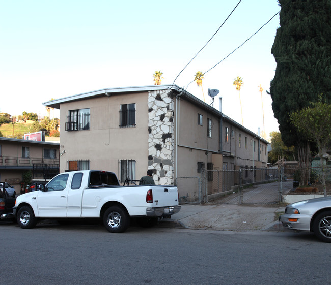 1619 Morton Ave in Los Angeles, CA - Foto de edificio - Building Photo