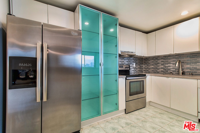 321 S San Vicente Blvd-Unit -1006 in Los Angeles, CA - Building Photo