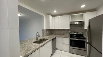 7830 Camino Real in Miami, FL - Building Photo