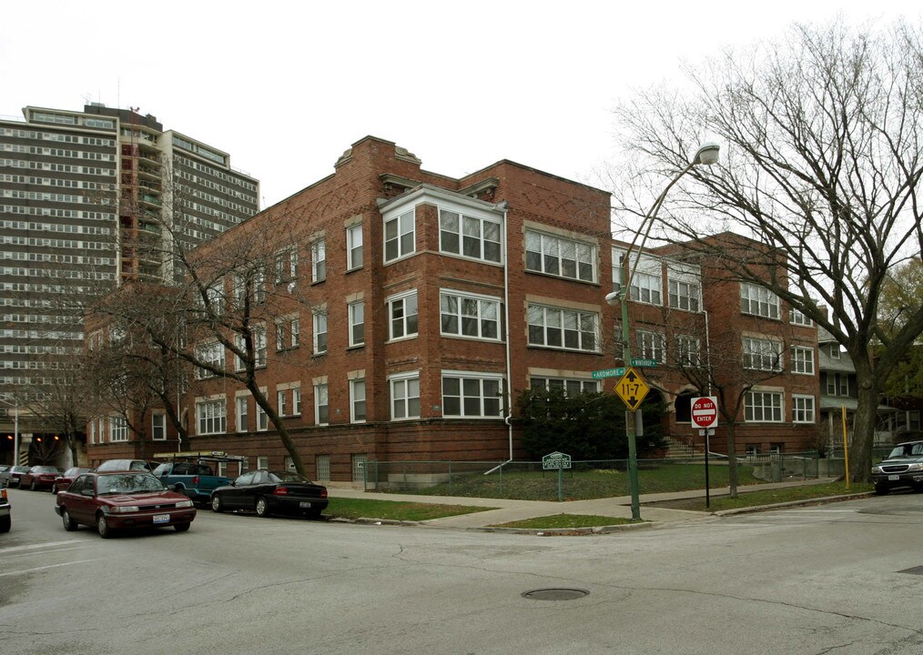 5800 N Winthrop Ave in Chicago, IL - Foto de edificio