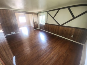 8635 N Evangeline St in Dearborn Heights, MI - Foto de edificio - Building Photo