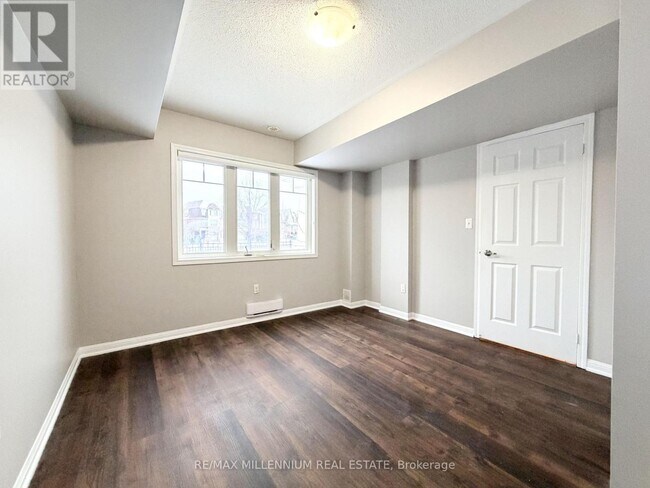 property at 16 Saunter Ct