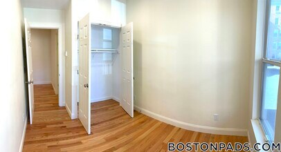 379 Harvard St, Unit 1 in Cambridge, MA - Building Photo - Building Photo